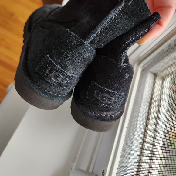 UGG Women's Classic Unlined Mini Perf Boots size 7 in black - Picture 8 of 11